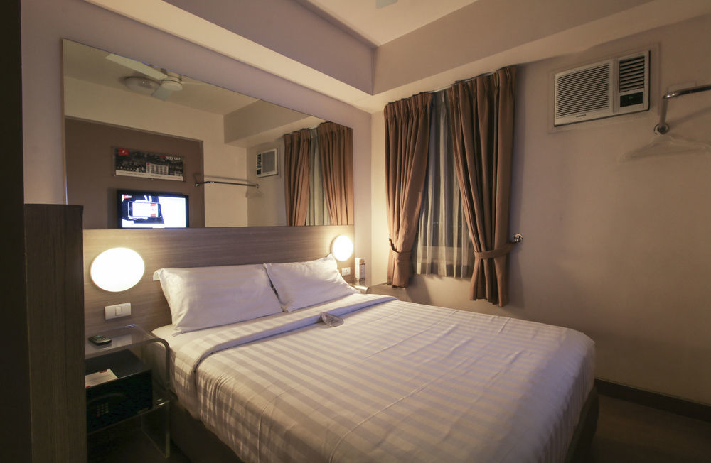 Red Planet Makati Avenue Manila Hotel 3*