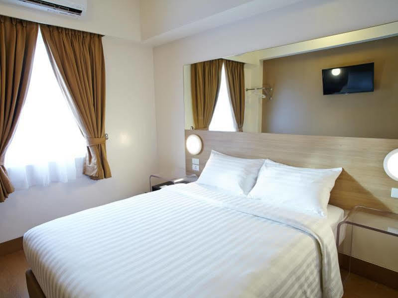 Hotel Red Planet Makati Avenue Manila 3*