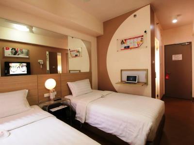 Red Planet Makati Avenue Manila Hotel 3*